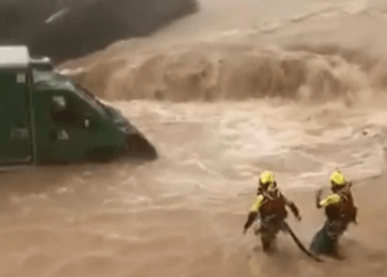 Rritet numri i viktimave nga përmbytjet katastrofike në Spanjë, Qeveria shpall tri ditë zie