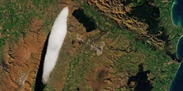 Publikohet imazhi i një reje të çuditshme mbi Zelandën e Re, NASA del me shpjegim