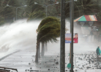 Filipinet me apel urgjent për evakuimin e banorëve ndërsa tajfuni Man-Yi forcohet dhe i afrohet vendit