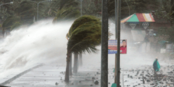 Filipinet me apel urgjent për evakuimin e banorëve ndërsa tajfuni Man-Yi forcohet dhe i afrohet vendit
