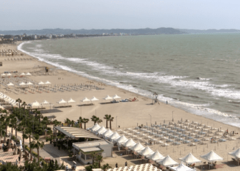 Kërcënimi i heshtur që po “gllabëron” tokat, rreth 150 kilometër të vijës bregdetare në Shqipëri po i nënshtrohet erozionit