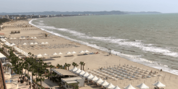 Kërcënimi i heshtur që po “gllabëron” tokat, rreth 150 kilometër të vijës bregdetare në Shqipëri po i nënshtrohet erozionit