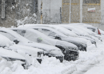 Stuhitë e borës godasin Ballkanin, kaos në trafik dhe ndërprerje të energjisë elektrike