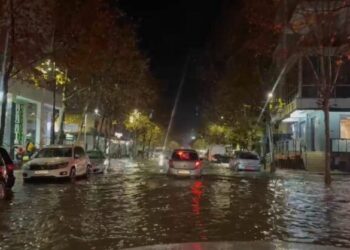 Reshje të dendura shiu, përmbytet Durrësi