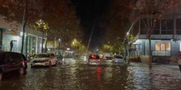 Reshje të dendura shiu, përmbytet Durrësi