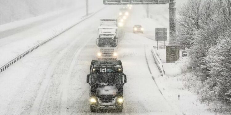 Moti i ashpër dimëror sjell probleme, qindra fluturime anulohen në të gjithë Gjermaninë