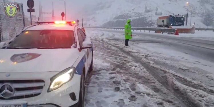 Nesër reshje intensive bore në Shqipëri, qytetarëve u apelohet kujdes i shtuar