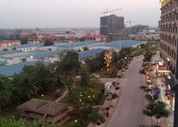 Brenda qytetit që u ndërtua mbi mashtrime