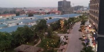 Brenda qytetit që u ndërtua mbi mashtrime