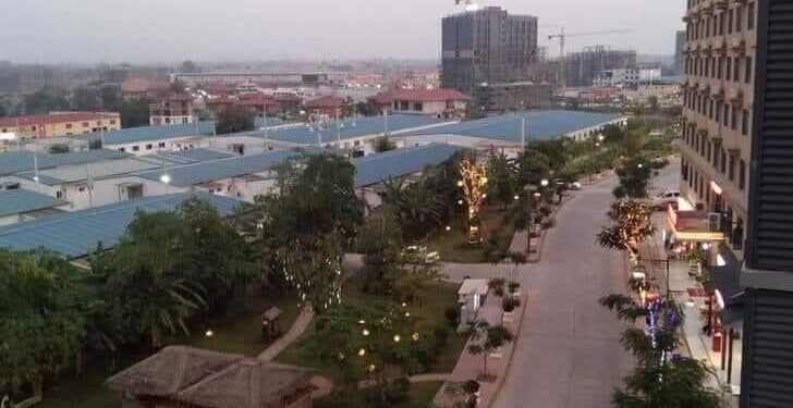 Brenda qytetit që u ndërtua mbi mashtrime