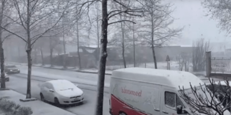 Rikthehen reshjet, disa zona të Shqipërisë zbardhen nga bora