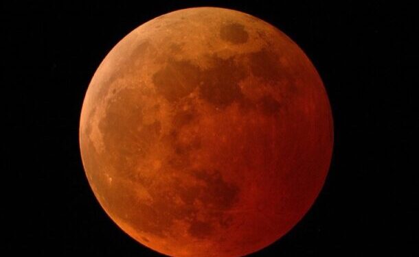 “Hëna e Kuqe”, eklipsi hënor që pritet të duket edhe në Kosovë më sot