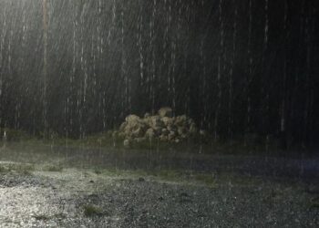 Sonte, (ose herët në mëngjes) një valë reshjesh e rrebeshesh shiu!