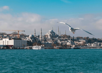 Stambolli goditet nga një tërmet i fortë me magnitudë 6.2