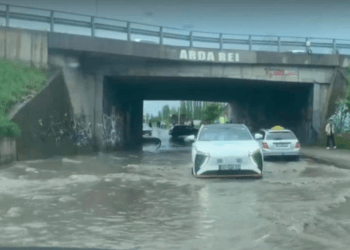 Vërshohet hyrja te stacioni i autobusëve në Prishtinë