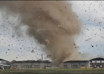 Miliona amerikanë në alarm teksa stuhitë dhe tornadot e forta kërcënojnë SHBA-në