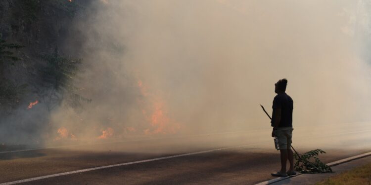 Turistët ikën, nuk ka shtëpi që nuk është dëmtuar – pasojat e zjarrit të madh në Kroaci