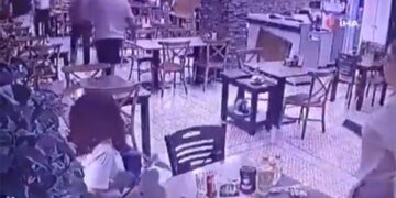 Tërmet i fortë në Turqi, njerëzit hidhen nga ballkonet – një vajzë 14-vjeçare vdes pas një sulmi paniku