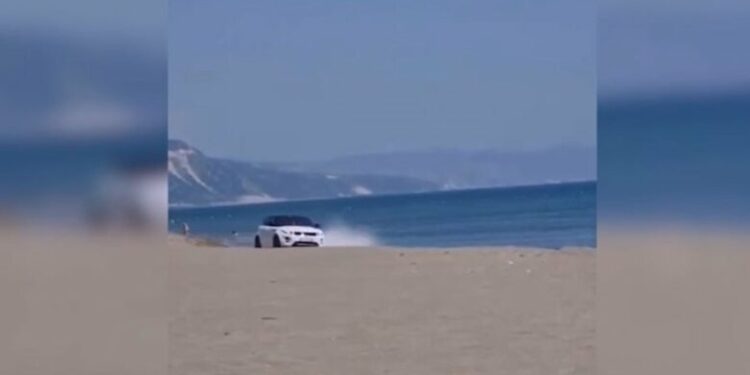 Bënte manovra të rrezikshme me Range Rover në bregdetin e Velipojës, ‘e pëson’ shoferi