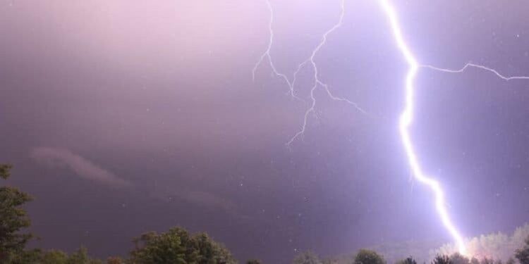 Rrufeja mbyt një person në Shqipëri