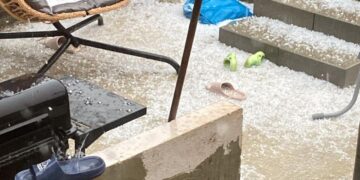 Stuhi të forta në Gjermani, breshër dhe përmbytje – borë në Alpe