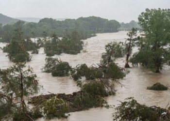 Të paktën 24 të vdekur dhe deri në 25 fëmijë të zhdukur në përmbytjet e rrëmbyeshme në Teksas, SHBA