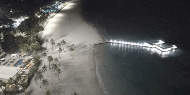 Valët e cunamit arrijnë në Hawai