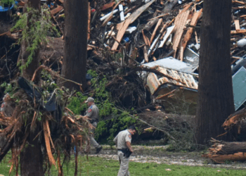 ‘Përmbytja e shekullit’ në Teksas: Si u shndërrua një stuhi e “zakonshme” në një katastrofë
