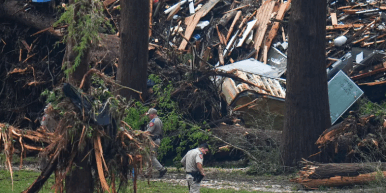 ‘Përmbytja e shekullit’ në Teksas: Si u shndërrua një stuhi e “zakonshme” në një katastrofë