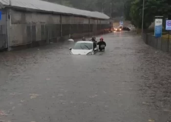 Pas nxehtit ekstrem nisin përmbytjet, veriu i Italisë nën ujë – shtyhen shumë fluturime