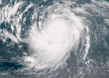 Uragani i parë sezonal, Erin forcohet në kategorinë 5  ndërsa kërcënon bregdetin amerikan