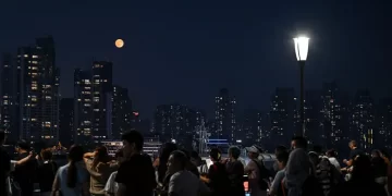 Hëna e Përgjakur shndriti botën, publikohen fotot mahnitëse nga shtete të ndryshme