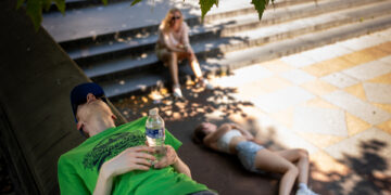 Studimi shqetësues: Valët e të nxehtit po na bëjnë të plakemi më shpejt