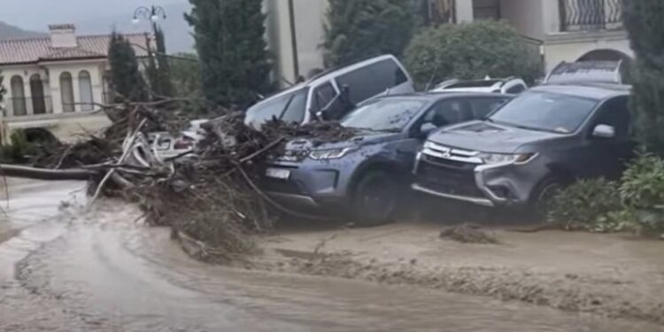 Stuhi të fuqishme godasin Bullgarinë, shënohen viktima