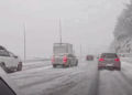 Borë në Kroaci, veturat bllokohen në trafik