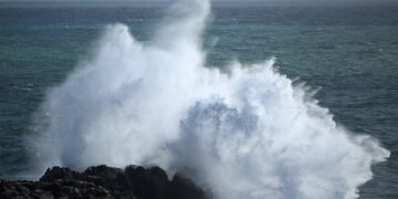 Stuhitë përfshijnë Evropën: Disa të vdekur në Portugali, diçka e jashtëzakonshme ndodh në Irlandë