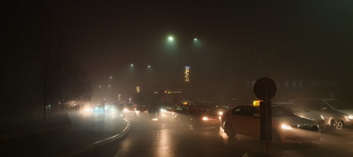 Policia u bën thirrje shoferëve për kujdes gjatë ngasjes në vendet me mjegull!
