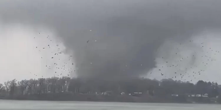 Pamje nga tornado në Michigan, raportohet për të paktën 4 viktima