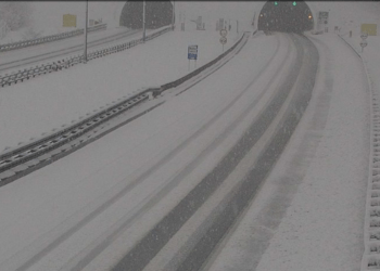 Bora mbulon disa pjesë të Kroacisë, qytetarëve u dërgohen mesazhe paralamëruese për motin