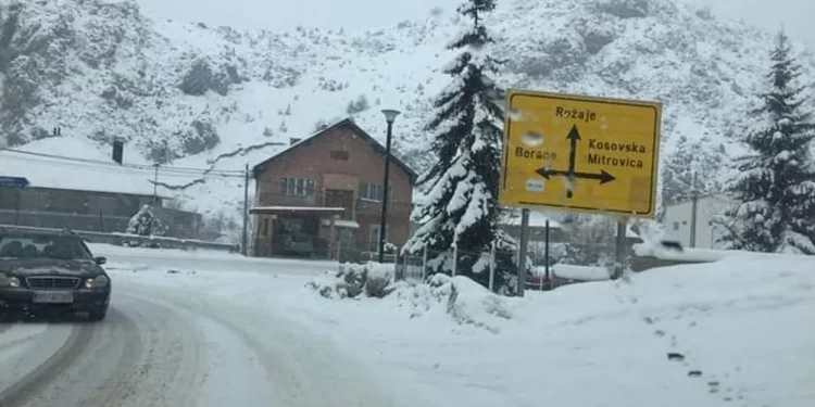 Bora bllokon pikën kufitare Kullë-Rozhajë