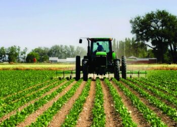 Çmimi i naftës prek edhe fermerët, kosto e dyfishuar këtë vit në sezonin e mbjelljeve