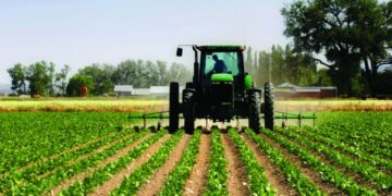 Çmimi i naftës prek edhe fermerët, kosto e dyfishuar këtë vit në sezonin e mbjelljeve