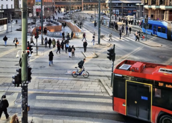 Ky vend evropian “lulëzon” sa herë ka kriza