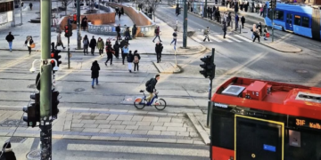 Ky vend evropian “lulëzon” sa herë ka kriza