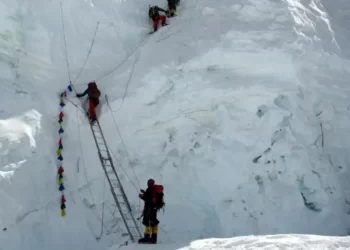 Mrekulli në Everest – besohej se kishte vdekur, udhërrëfyesi gjendet i gjallë pas gjashtë ditësh
