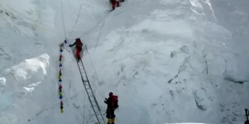 Mrekulli në Everest – besohej se kishte vdekur, udhërrëfyesi gjendet i gjallë pas gjashtë ditësh