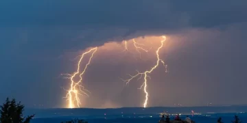 Të paktën 10 të lënduar nga goditja e rrufesë në Gjermani