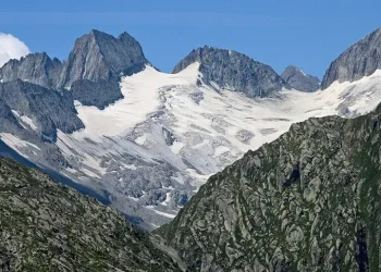 Vala e të nxehtit në Evropë shkakton shkrirje të paprecedentë të akullnajave në Alpet Zvicerane