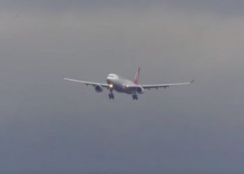 Aeroplani nga Gjeneva vonon aterimin në Prishtinë, shkak moti