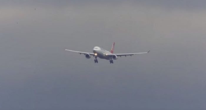 Aeroplani nga Gjeneva vonon aterimin në Prishtinë, shkak moti